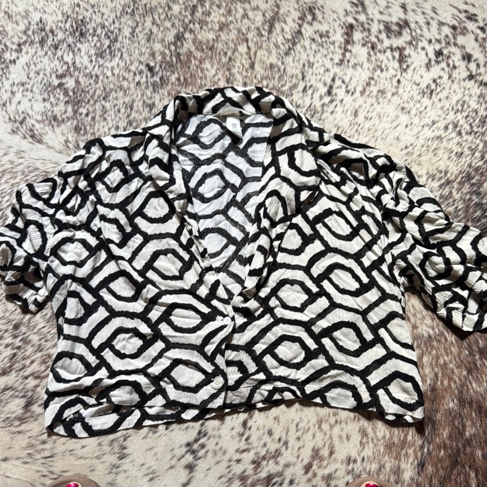 Target Black and White Geometric Women's Top